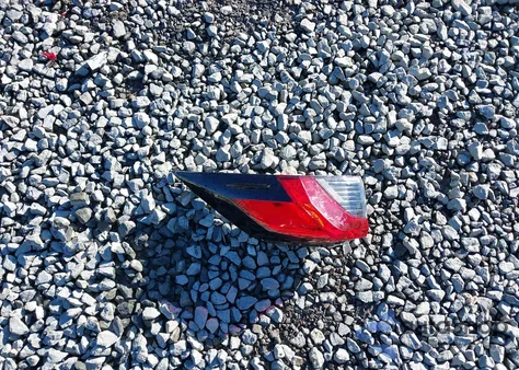 2019 Toyota Rav4 Hybrid Limited z USA, uszkodzony, nr VIN 2T3DWRFV1KW003835